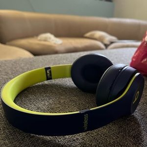 Beats Solo 3 Blue and Yellow